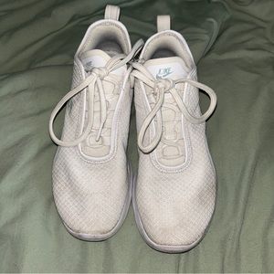 Nike Air Max Motion 2 White Size 7